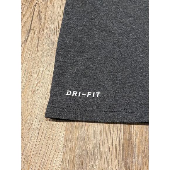 Nike Men’s Gray Athletic Cut T-Shirt Size Small - Picture 6 of 11